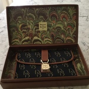 Vintage Dooney & Bourke wallet like new